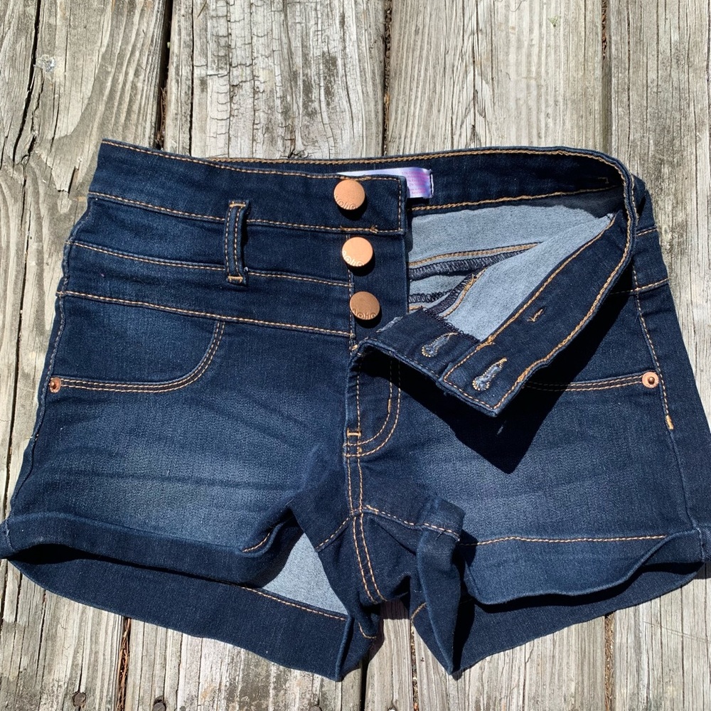 Shorts - Picture 8 of 9